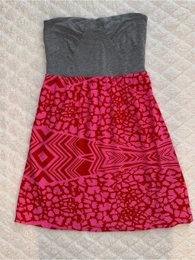 Roxy Strapless Colorblock Dress in Gray and Pink-Red Print
